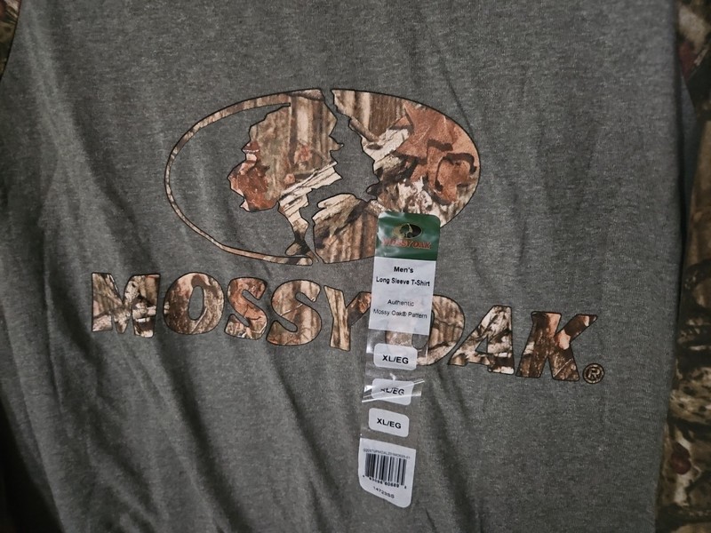 (3) Men's Size XL LONG Sleeve Bone Collector Real Tree Mossy Oak T-Shirts Camo gallery
