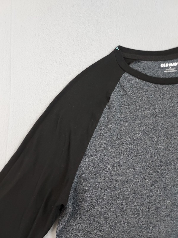 Old Navy Men Athletic Top M Black Gray Crew Neck Long Raglan Sleeve Logo Active gallery