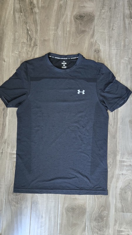 Under Armour Men's Seamless Short-Sleeve T-Shirt Black Medium gallery