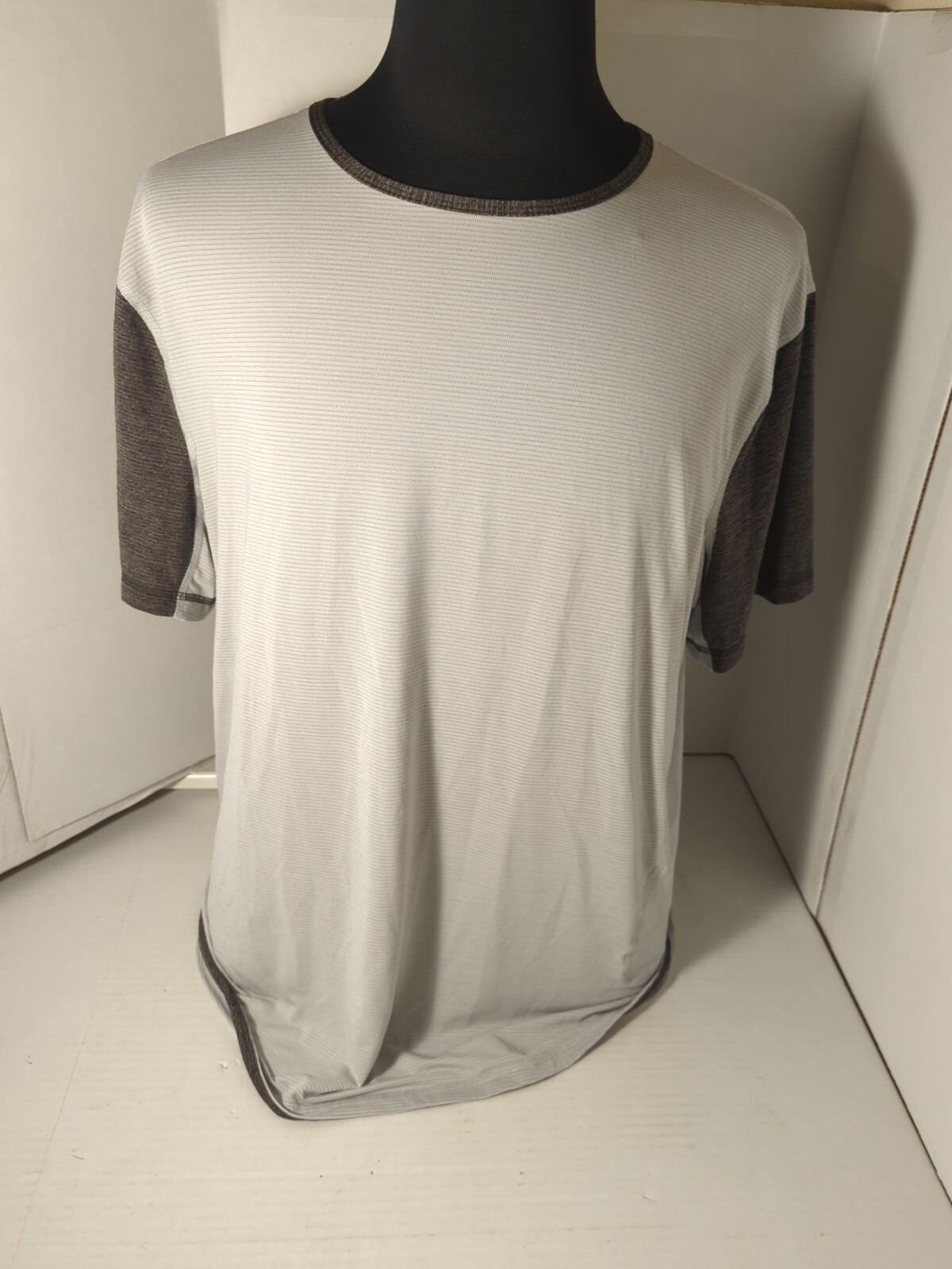 Lululemon Non-Stop Crew Contrast Sleeve Pocket Short Sleeve Guesstimate XL gallery