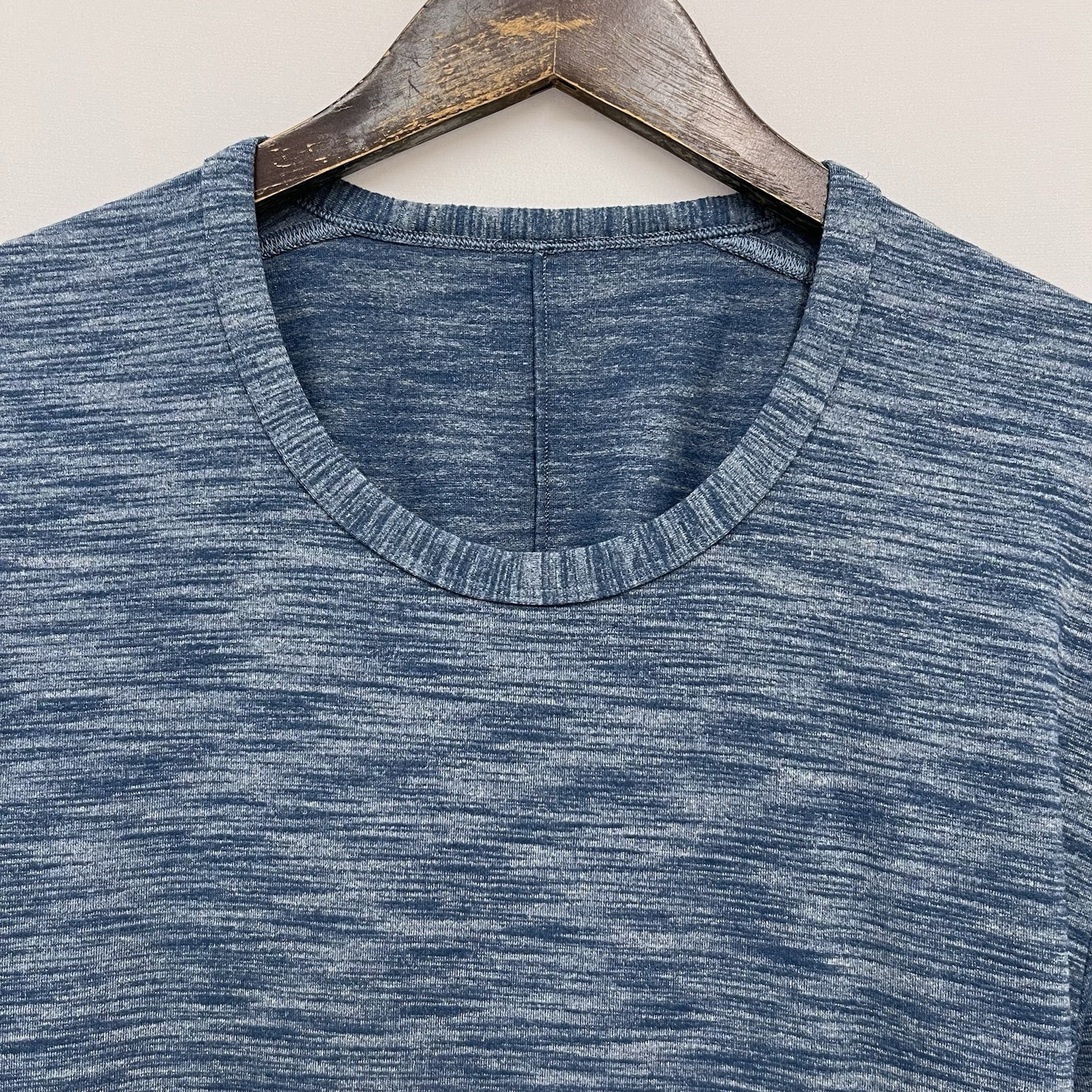 Lululemon Men's XL Indigo Blue Pulse Slub Rulu Short Sleeve Performance T-Shirt gallery