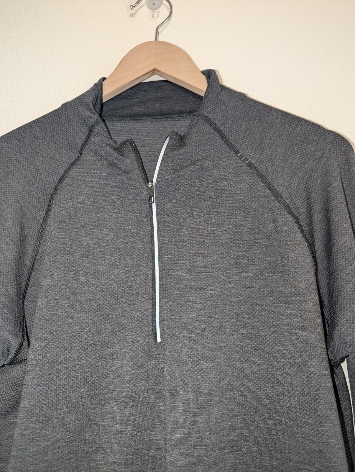 Lululemon Metal Vent Tech Black Half Zip Aloha Collection Whale Tail Size Large gallery