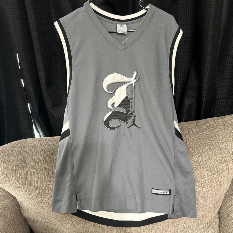 Jordan Jersey 23 Men's Size M Gray White Black Old English Letter Logo Vintage gallery
