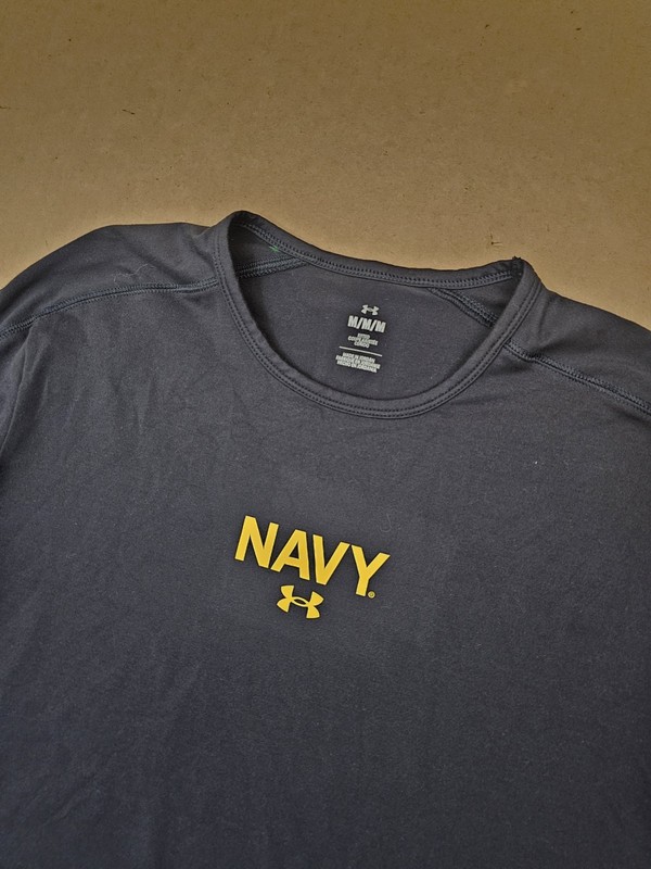 Under Armour Men's Tech Jolly Rogers Shirt Medium Fear The Bones Long Sleeve gallery
