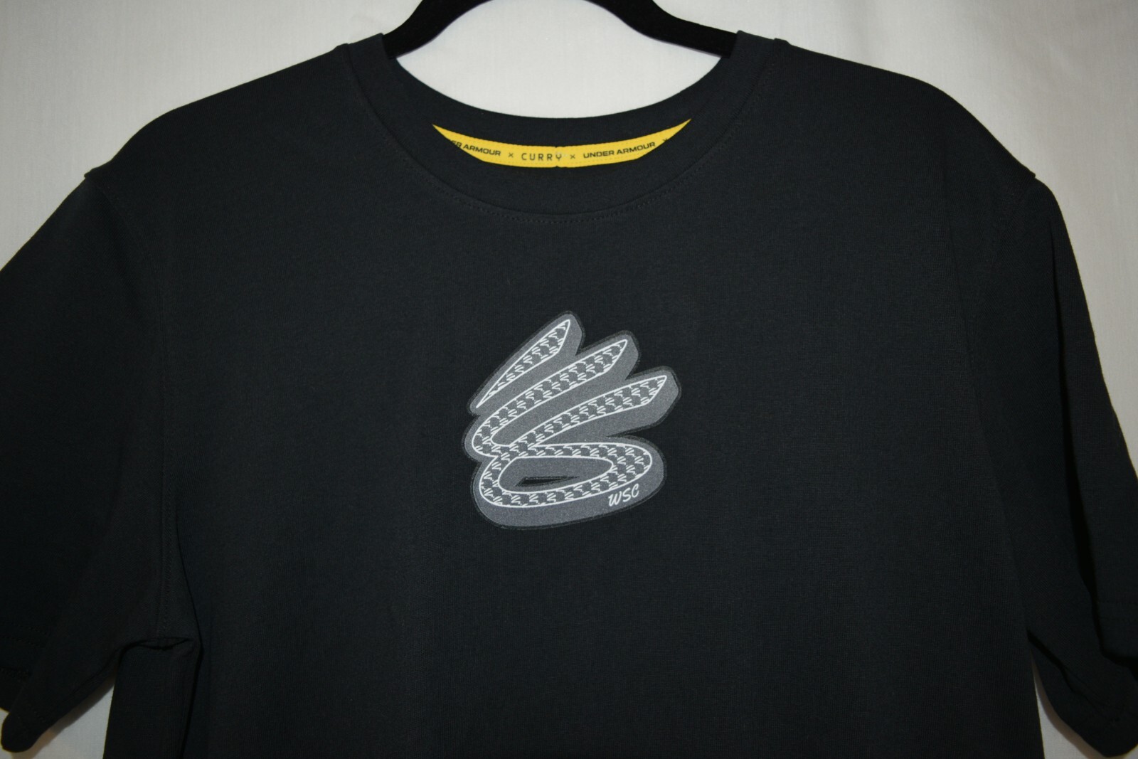 UNDER ARMOUR MEN’S CURRY LOGO HEAVYWEIGHT SHORT SLEEVE SHIRT BLACK 1376801 SZ S gallery