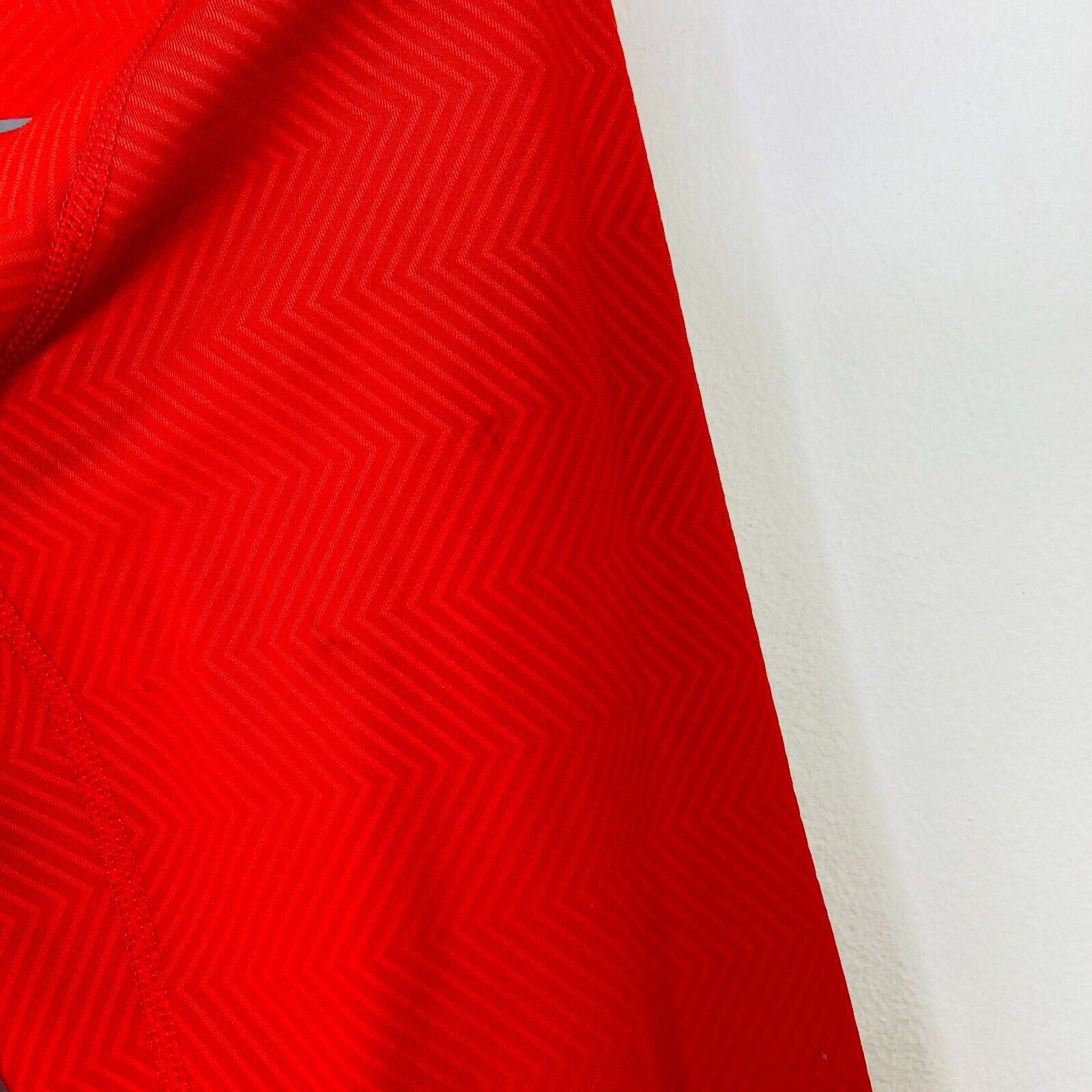 Nike Men's Large Shirt Red Chevron Dri-Fit Long Sleeve High Neck Flaw BA17 gallery
