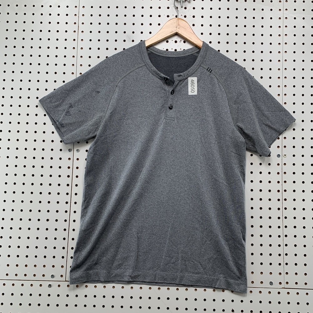 Lululemon Active Henley Shirt Mens Medium Gray Short Sleeve Run Workout
