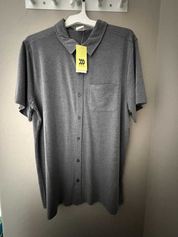 NWT Men's Short Sleeve Commuter Shirt Large All In Motion Grey Button Down gallery
