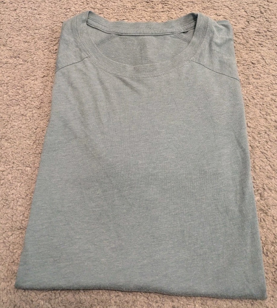 Alo Yoga Blue Short Sleeve T-Shirt Made in USA Men's Medium gallery
