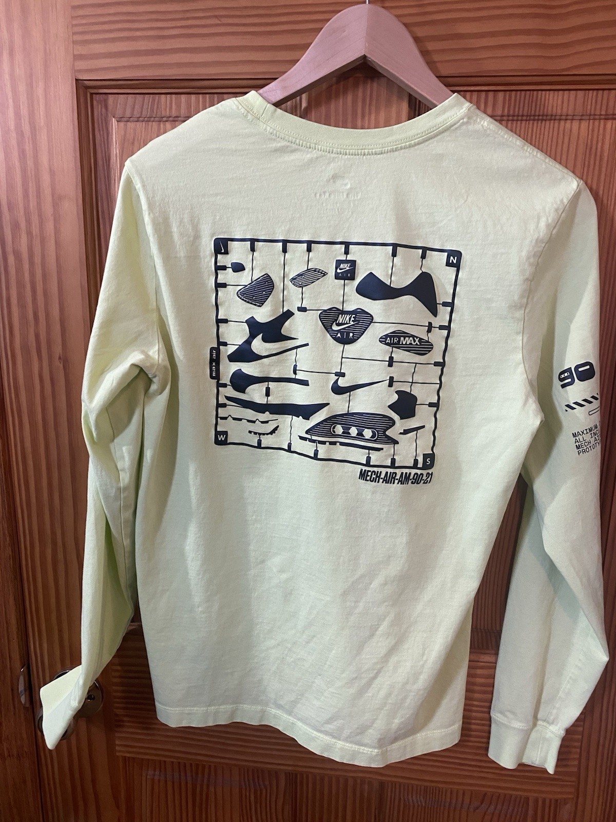 Nike air light fluorescent yellow men’s medium long sleeve tshirt gallery