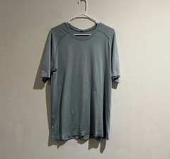Lululemon Men’s Large Blue Metal Short Sleeve Performance Athletic Shirt