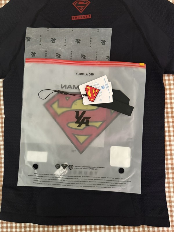 YOUNGLA 4117 -SUPERMAN COMPRESSION TEES- BLACK/Red - Large (has Tags, detached) gallery