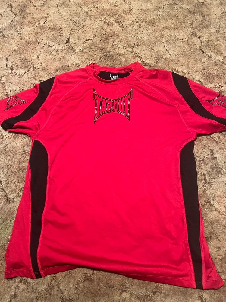 Tapout Men's Red Black Athletic T-Shirt L 84% Polyester 16% Spandex Crew Neck