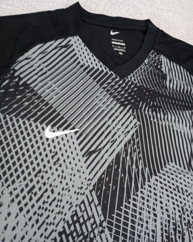 Nike Men's Dri-FIT Precision VI SS Slim Fit Black Silver Soccer Jersey Size XL gallery