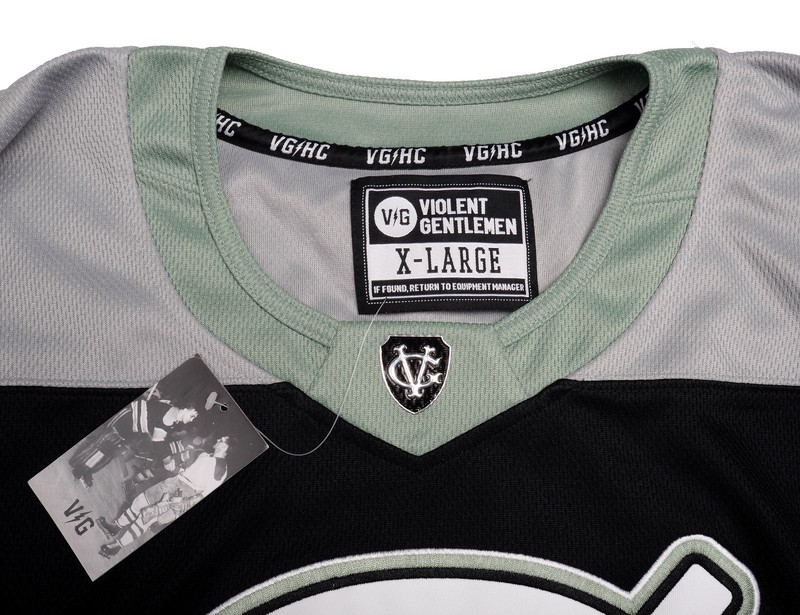 NWT Underoath X Violent Gentlemen 20 Years Hockey Jersey Men's Size XL VGHC gallery