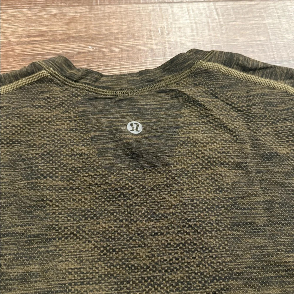 Lululemon | Metal Vent Tech SS - Size Large gallery