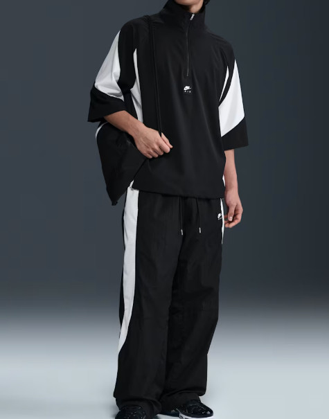 Nike Air Men’s Half-Sleeve Quarter-Zip Top HV0773-010 - Black / White gallery