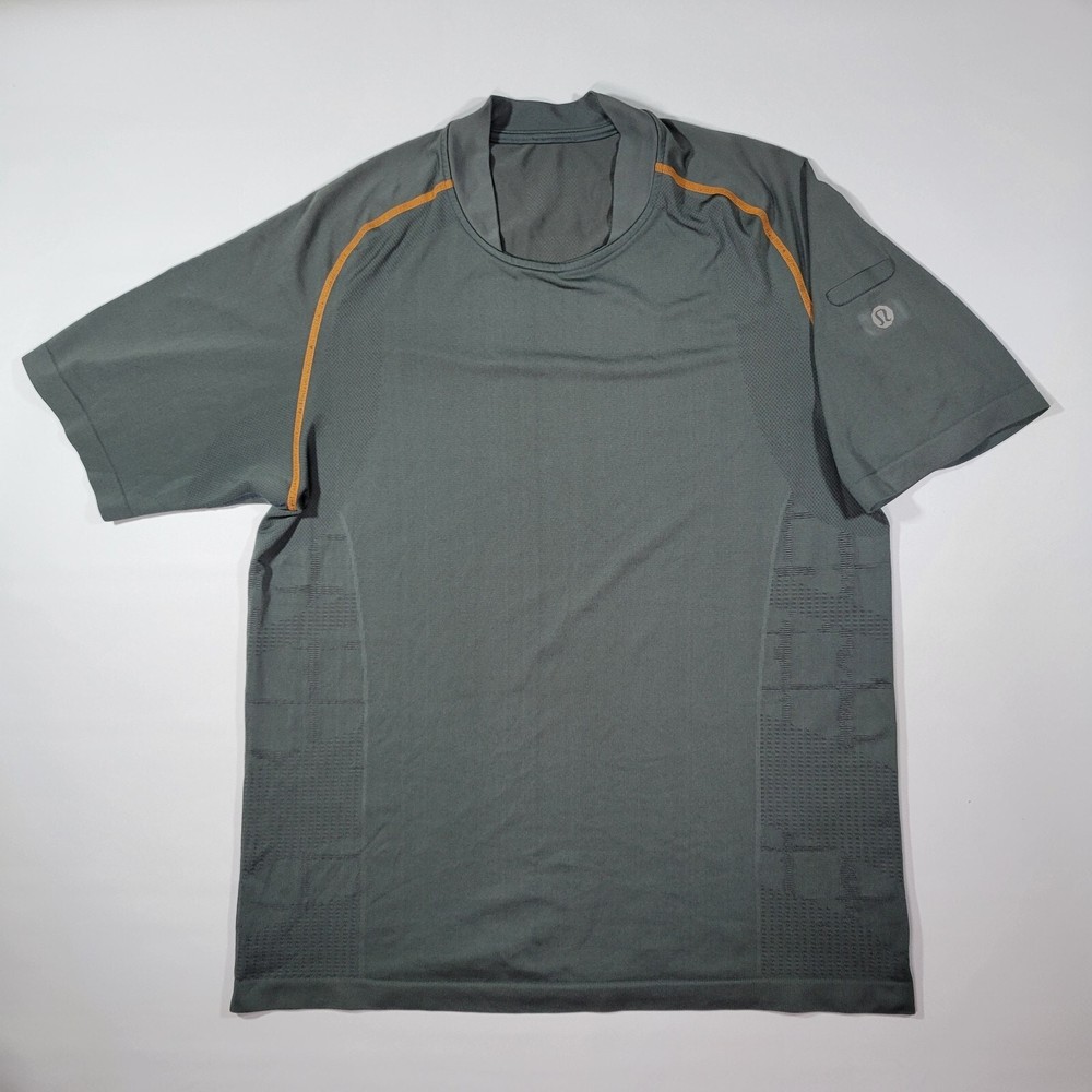 LULULEMON MENS METAL VENT TECH GRAY SHIRT Sz XL WITH SMALL POCKET ON THE SLEEVE