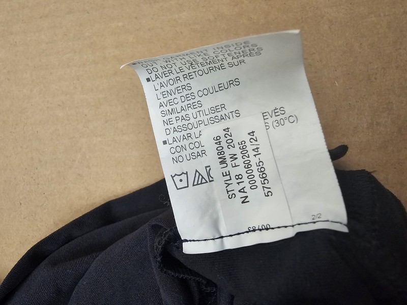 Under Armour Men's Tech Jolly Rogers Shirt Medium Fear The Bones Long Sleeve gallery