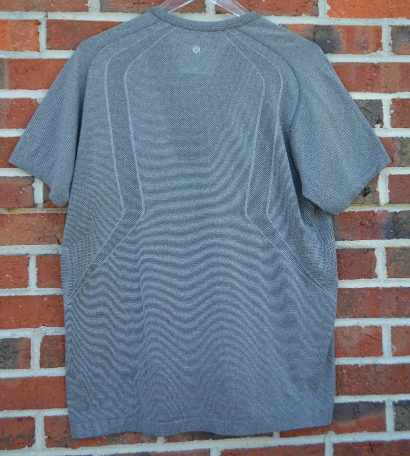 Lululemon Men's Large Metal Vent Tech Henley Short Sleeve Gray gallery