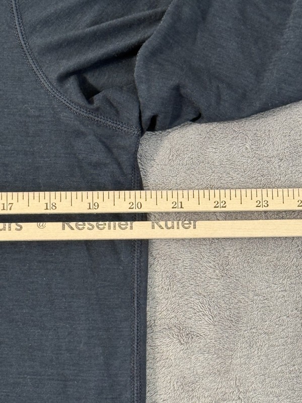 Vuori Ease Performance Half Zip 2.0 Pullover Men’s Size Medium Gray Activewear gallery