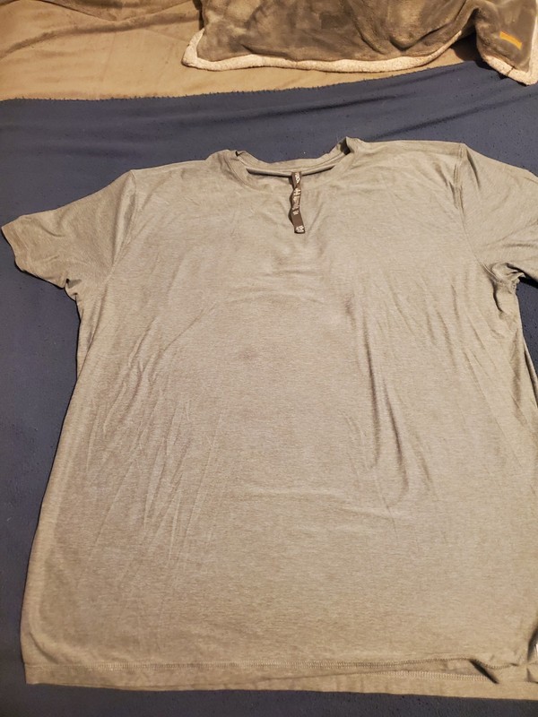 Vuori Mens Xxl Short Sleeve Gray Activewear T Shirt Poss Stain See Pics gallery