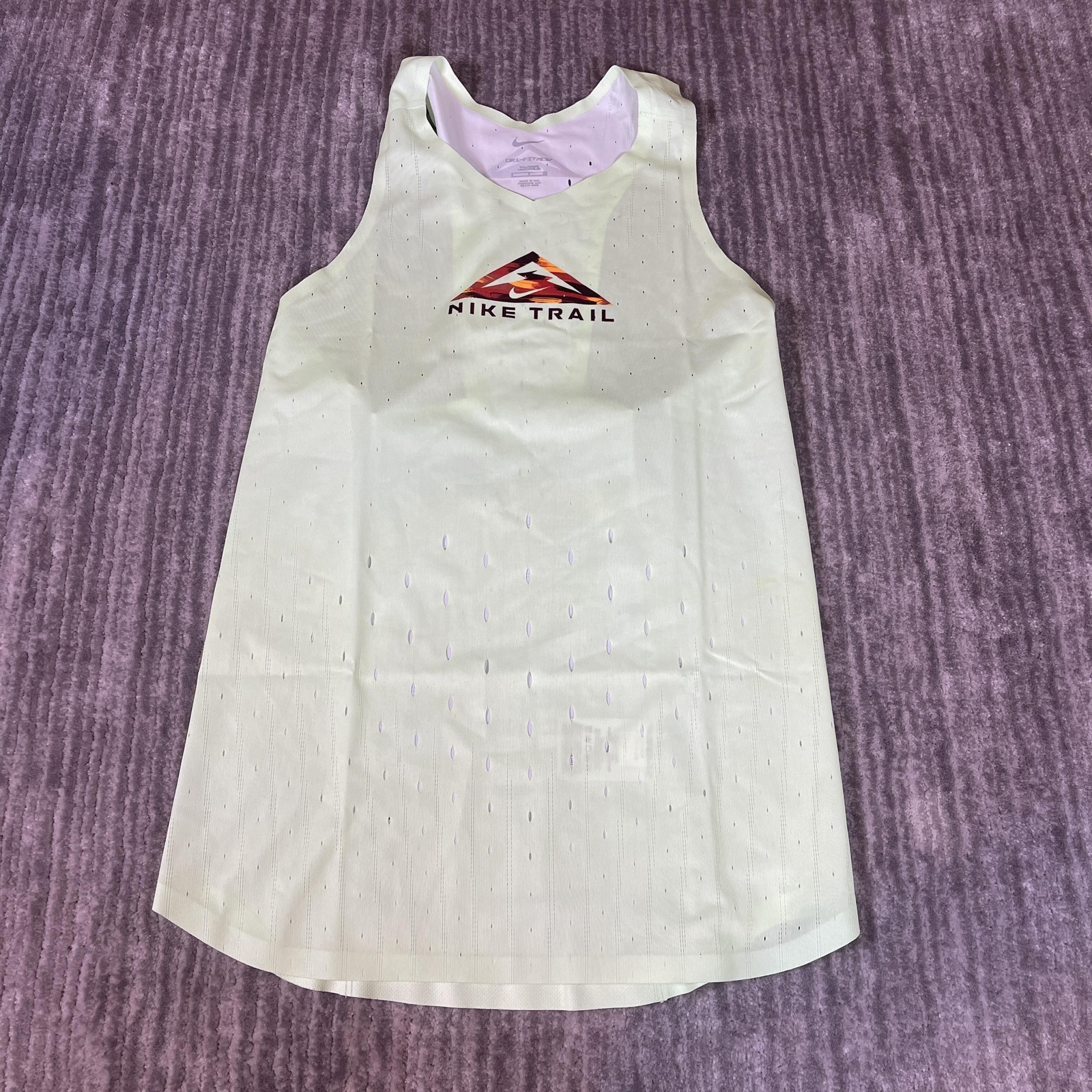 Nike Trail Dri-FIT Running Tank Shirt Mens Small Green Perforated FD5819-376 gallery