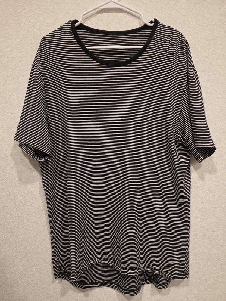 Mens Lululemon 5 Year Basic Tee Medium Black/White Stripe Curved Hem Athletic