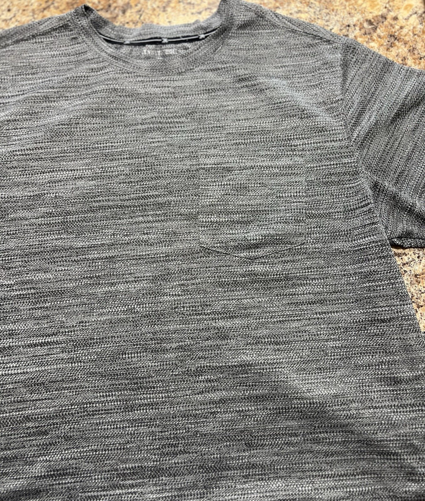 Men’s Kenneth Cole Active Shirt Size Large gallery