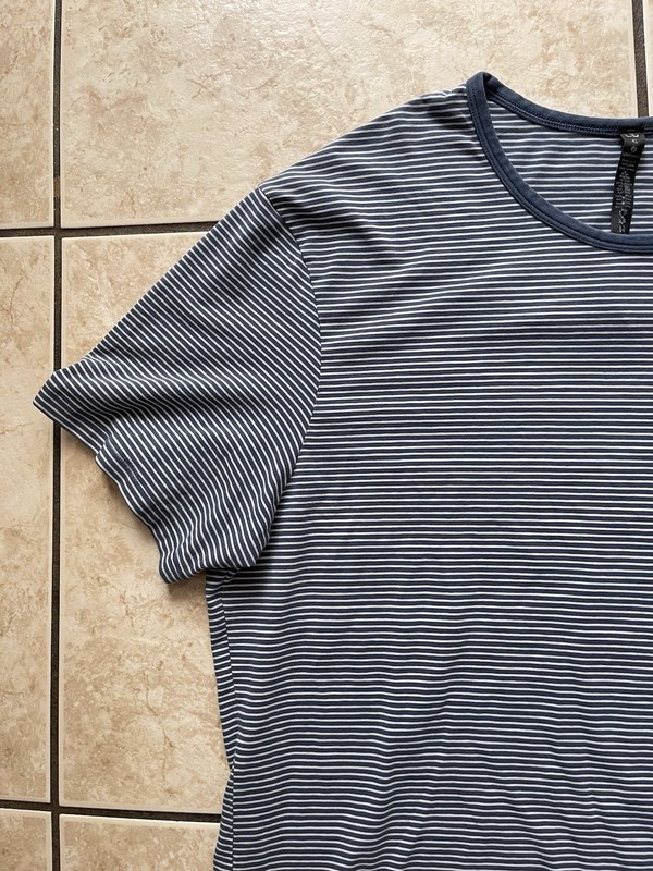 Lululemon 5 Year Basic Tee Men’s Short Sleeve Blue Large Stripe Classic T-Shirt gallery