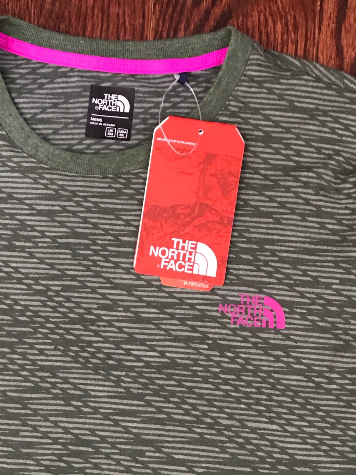 The North Face Men's Pattern T-Shirt Green/Magenta S gallery