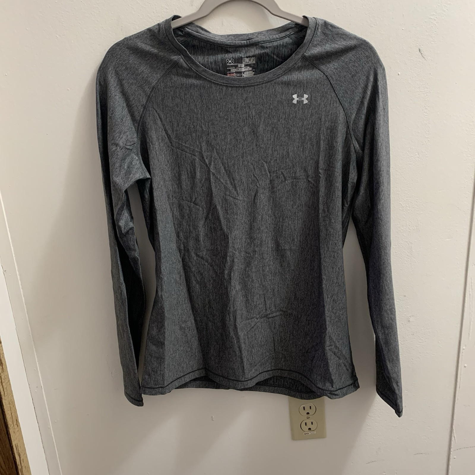Under Armour Fitted Heat Gear Shirt Medium Pit To Pit 18” Length 24” Long Sleeve gallery