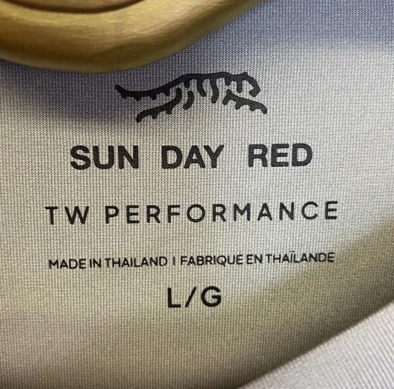Sun Day Red TW Performance Men's Sharkskin Gray S/S Tech T-Shirt Size L NWT gallery