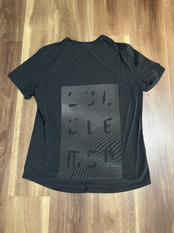 Lululemon Men’s Shirt Size M Gym Workout Training T Shirt Black Graphic Spellout gallery