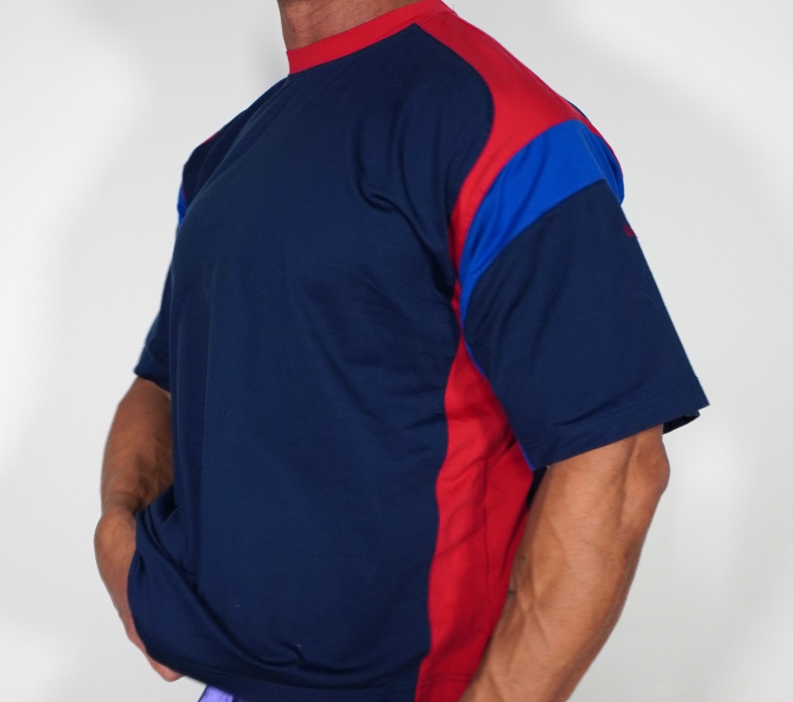 BLUE & RED SHORT SLEEVE COTTON/NYLON SHIRT LARGE gallery