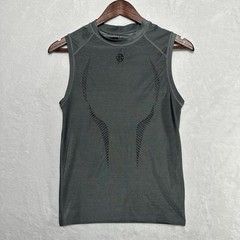 Skins Compression Sleeveless Shirt Men’s Size Medium Charcoal Gray Base Layer