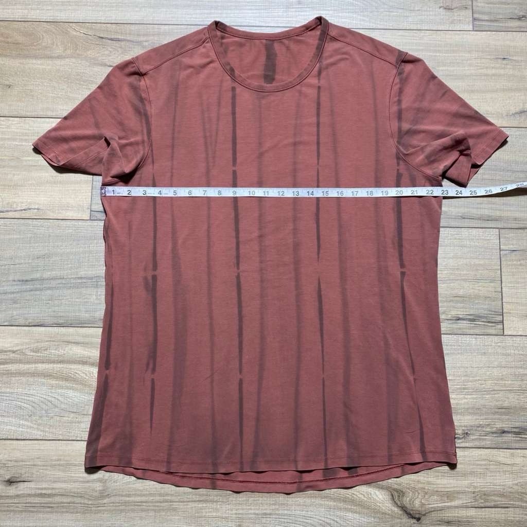 Lululemon Mens 5 Year Basic Tee In Vertical Spray Tie Dye Brown gallery
