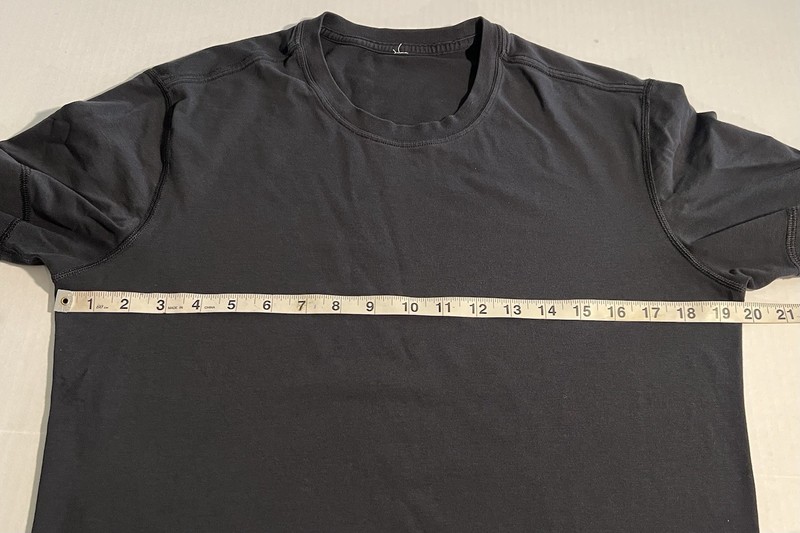 Lululemon Men's Performance Stretch Short Sleeve T Shirt Size Large Yoga Run gallery