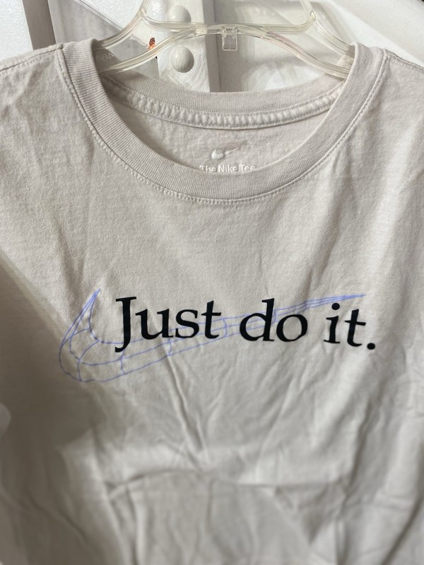 Nike Men Beige “Just Do It” Medium Tees T-shirt Blue Outline Swoosh gallery