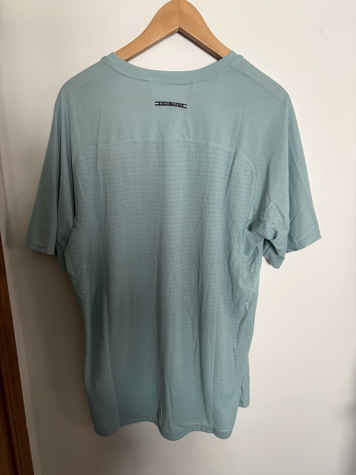 Nike Dri Fit ADV Trail Solar Chase Running Shirt Green Size Large HJ3580-017 gallery