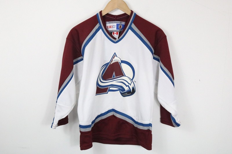 Colorado-Avalanche CCM jersey | Vintage logo hockey sweater | Long sleeve V-neck gallery