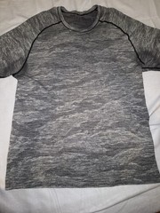 Lululemon Seamless Shirt Camo Gray Men’s XL Athletic Lightweight Tee Workout
