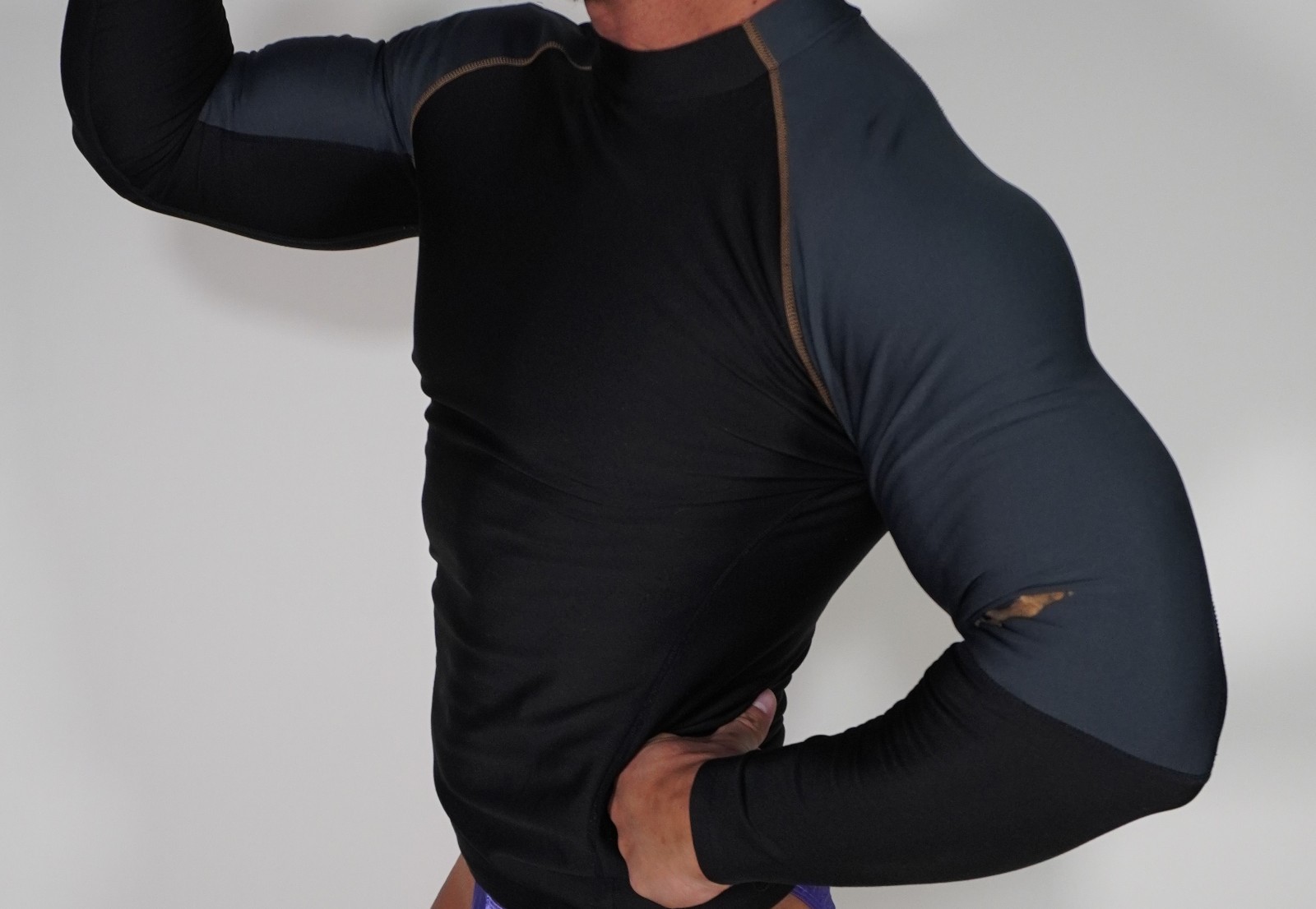 MEN'S LONG SLEEVE THICK COMPRESSION ATHLETIC SHIRT SIZE L gallery
