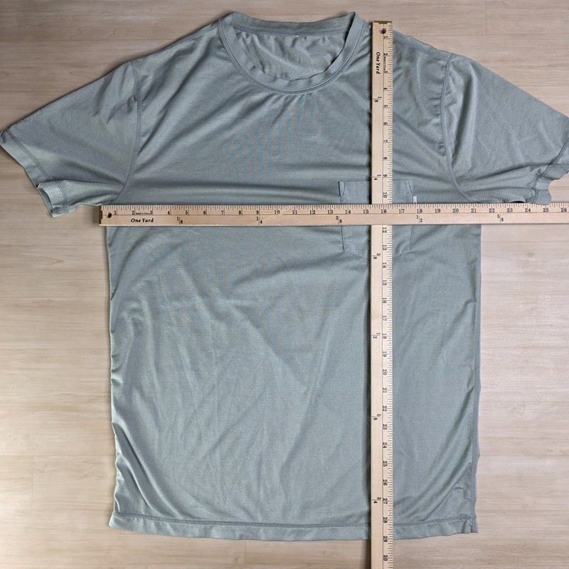 Vuori Tradewind Performance Shirt Green Outdoors Workout Gym Vented Size Large gallery