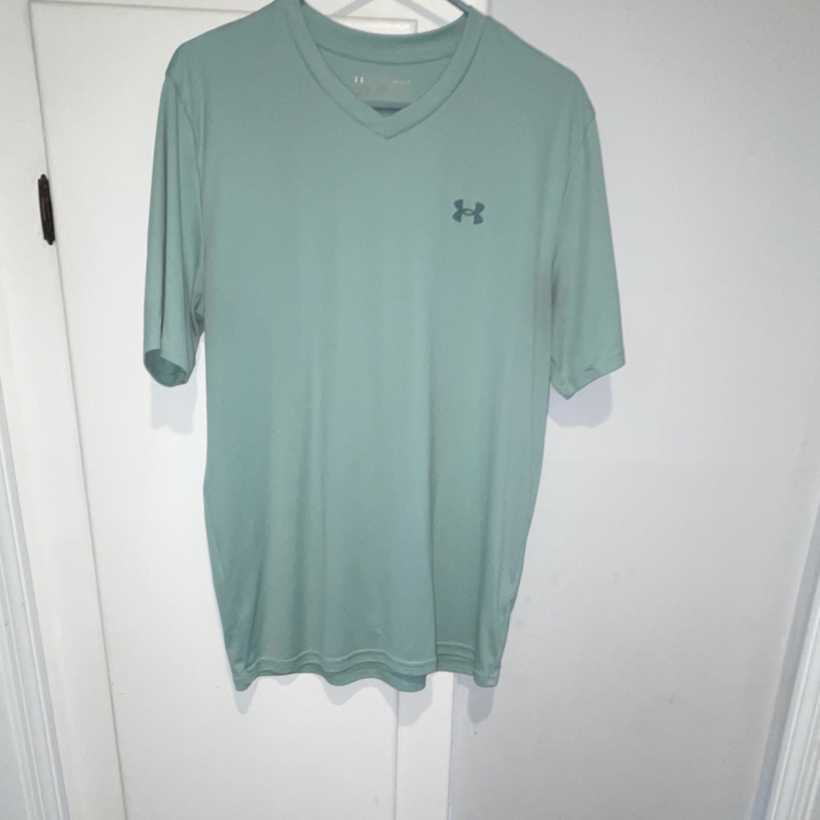 Under Armour HeatGear Men's V-Neck Short Sleeve Loose Fit Green Logo Tee L gallery