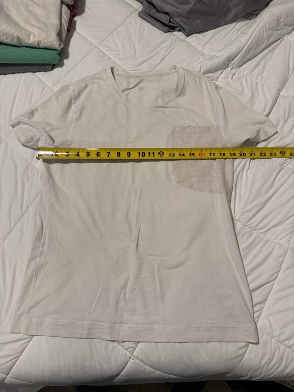 Lululemon Men's Pocket T-Shirt Size M, White W/ Cream Pocket gallery