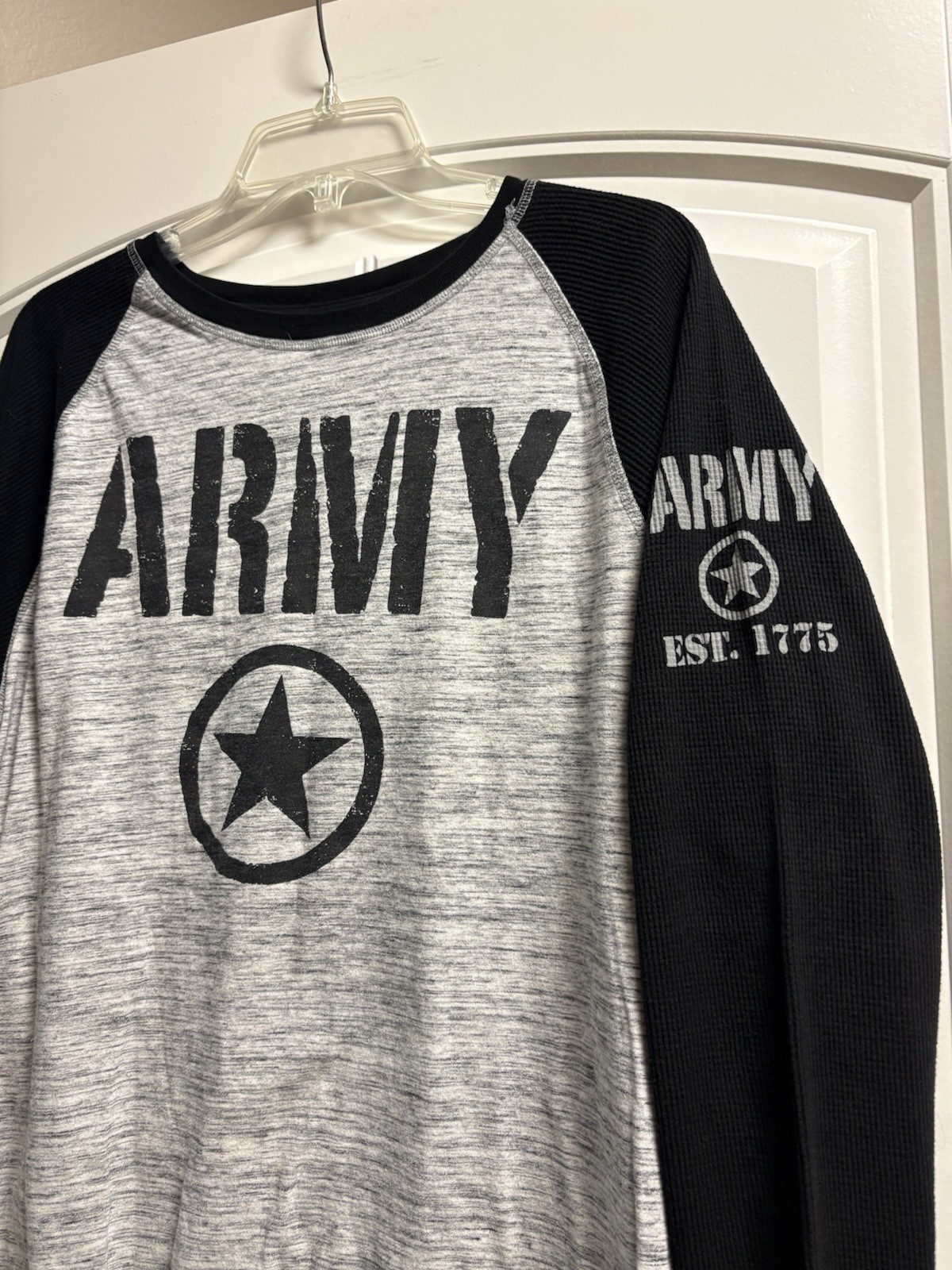 US Army Men’s Size Large Gray/Black Long Sleeve Shirt Thermal Pullover gallery