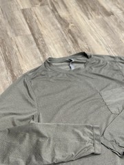 Vuori Men’s Tradewind Shirt Green taupe LS Performance Pullover V177 Pocket Sz M