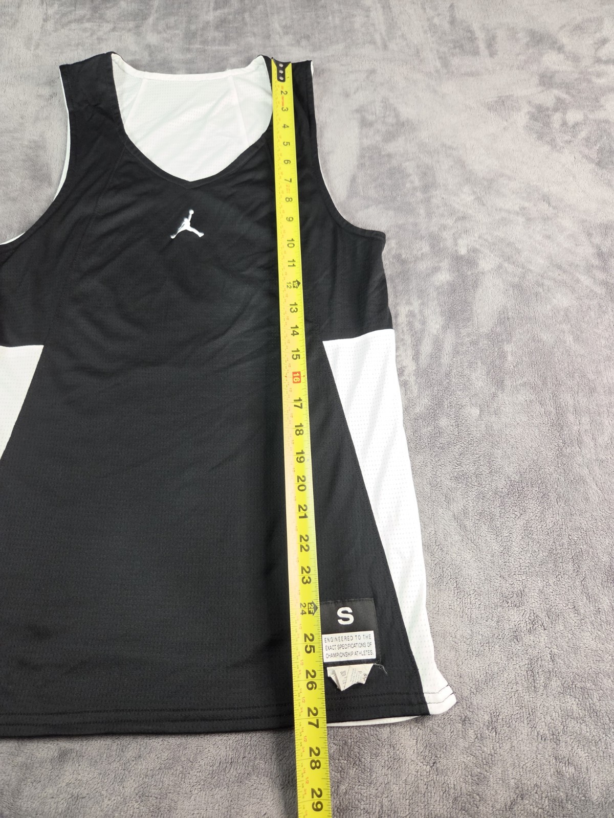 Jordan Reversible Tank Jersey Mens Sz S Black White Mesh Basketball Athletic C36 gallery