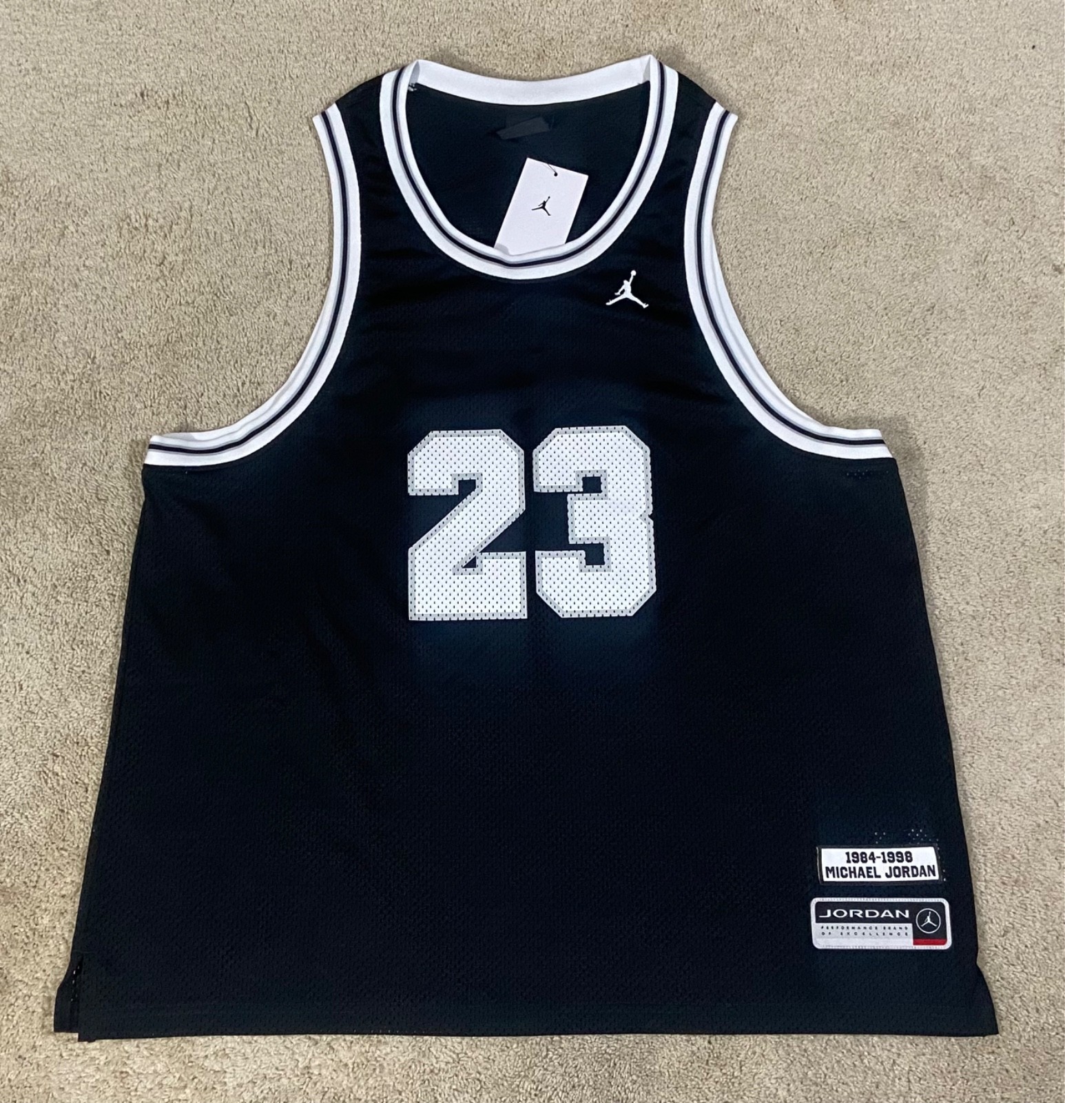 NWT! Nike Air Jordan Essentials Unisex Chicago Bulls Jersey HF9375 010 Size XL gallery